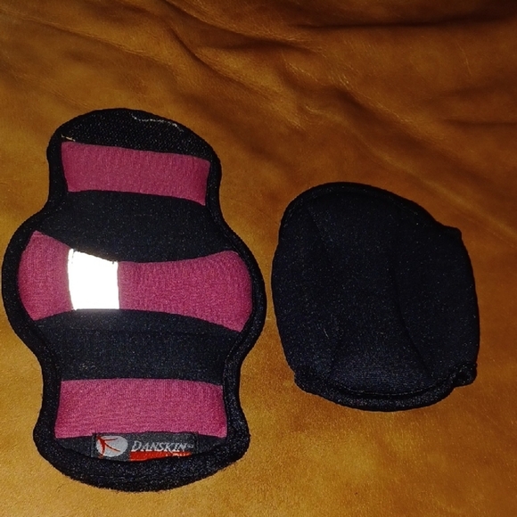 💙🏍Danskin Black and Pink Ankle Weights. 1 Lbs Each - Picture 1 of 5